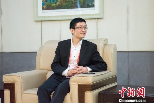 王晓斐接受采访。主办方提供 着眼产教融合 专家献计高校大数据专业发展新路径