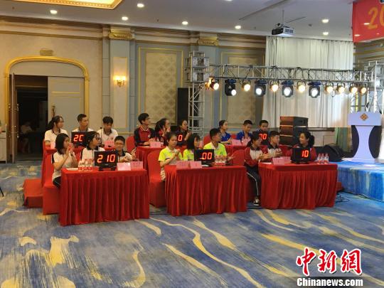 图为“2018年广西壮族自治区防震减灾知识竞赛”现场。 杨陈 摄 广西开展防震减灾知识竞赛 提高民众应急避险技能