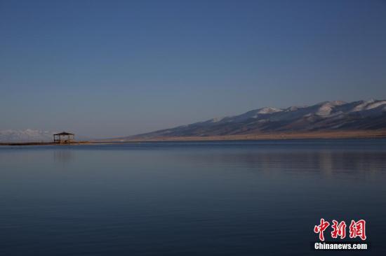 资料图为青海湖二郎剑景区。记者 罗云鹏 摄 青海湖水体面积将呈持续扩大趋势