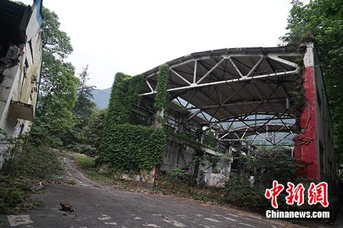 东汽曾经的厂房。记者 宋宇晟 摄 汉旺十年:那座被5·12凝固的钟楼身旁,变迁从未停止