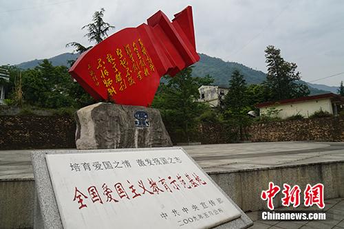 如今的厂区已经成为工业地震遗址,并被列为全国爱国主义教育示范基地。 汉旺十年:那座被5·12凝固的钟楼身旁,变迁从未停止