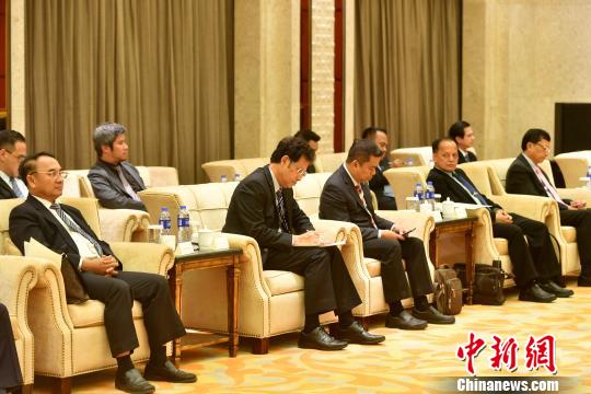 图为福建省副省长李德金会见泰南行政机构主席代表团一行。 吕明 摄 泰国南部行政机构主席代表团访闽“取经”