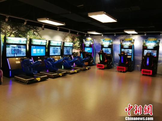 图为模拟驾驶区域 林浩 摄 广西首个公共安全教育馆启用 智慧互动设备亮相