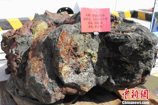 “向阳红01”科考船在环球海洋综合科考中获取了一系列丰硕的调查成果。 李梦 摄 “向阳红01”科考船完成中国首次环球海洋综合科考返回青岛