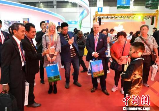 2018福建旅游生活展展会现场。 郑江洛 摄 第四届“海上丝绸之路”国际旅游节福州开幕